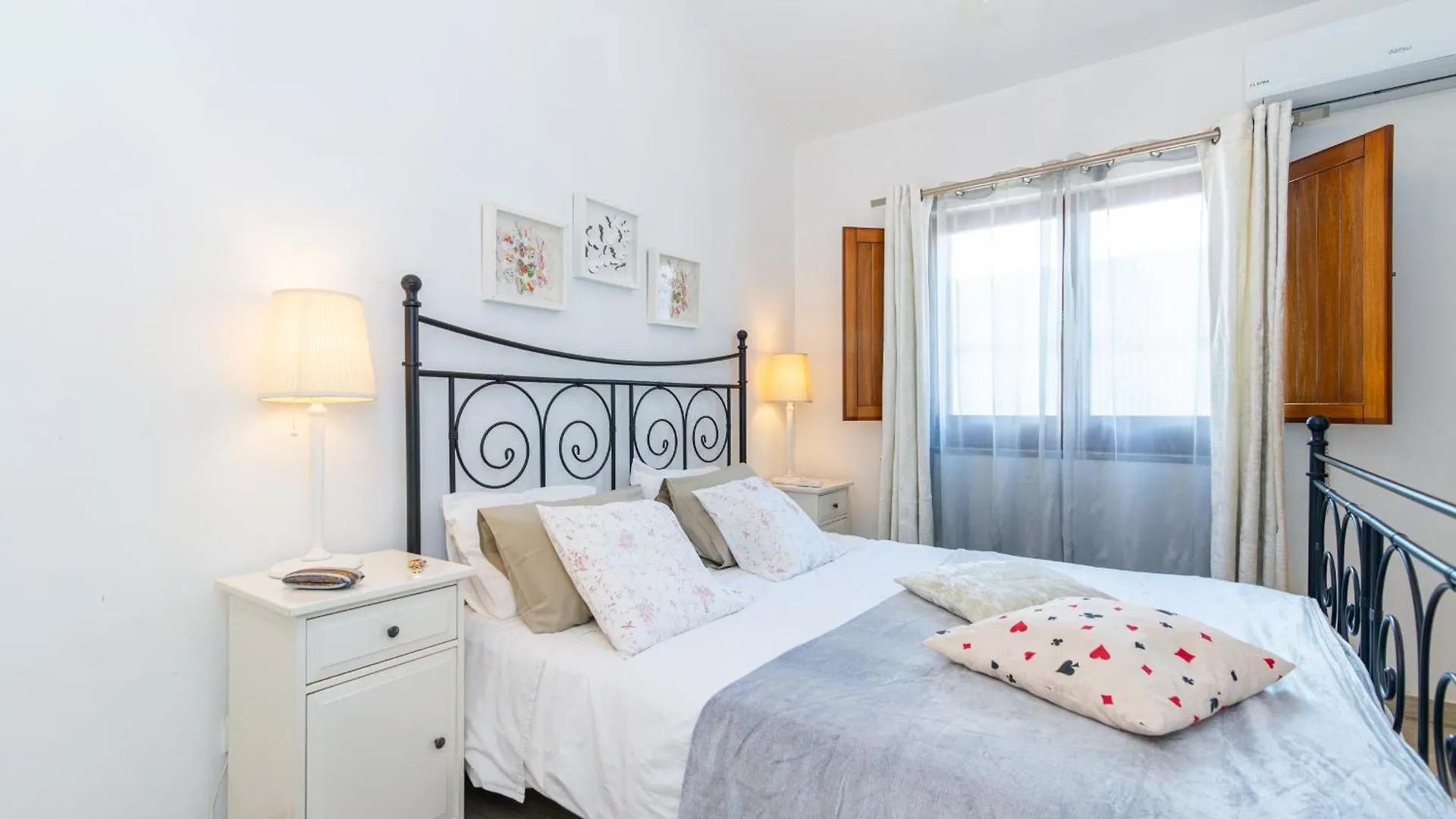 White & Grey House Villa Tavira